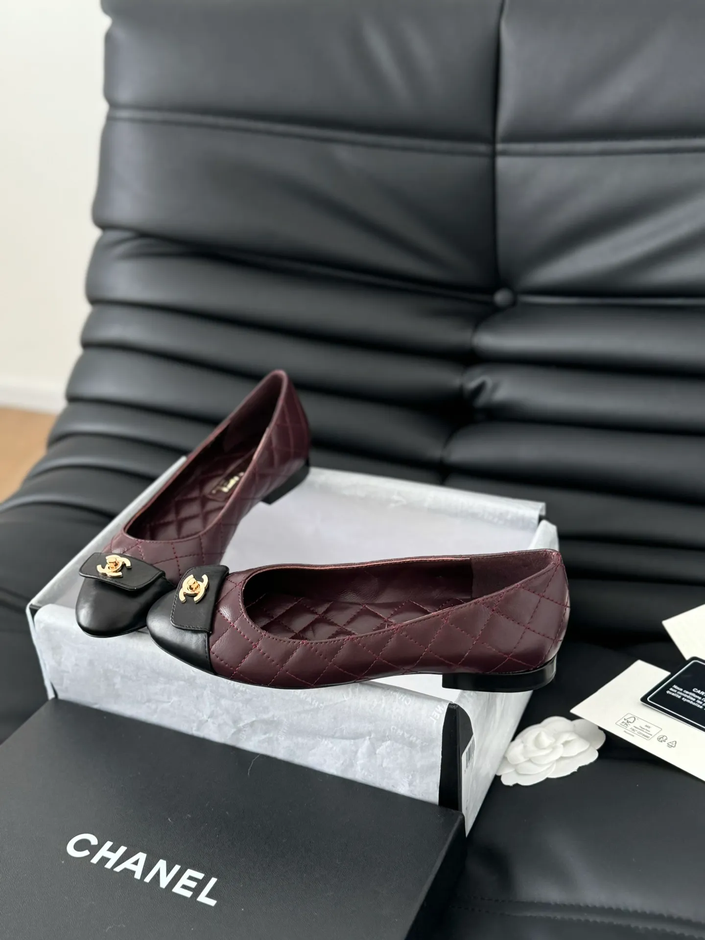 👟👟Ex-factory price 540👟👟 Purchasing-grade Chanel 24B new schoolbag buckle ballet shoes, classic diamond pattern, never tire of it😌 Sheepskin lining on the upper, leather outsole, high flat heel Size: 35-39 Other sizes 40/41/42/43 customized